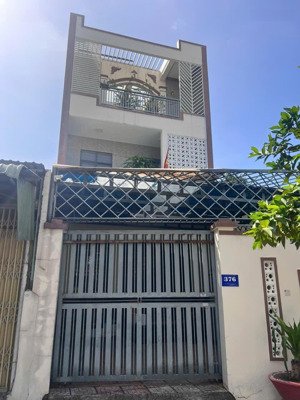 nhà 1 trệt 2 lầu đẹp, mặt tiền đường nguyễn thái học, phường long toàn, tp bà rịa, 6x21m 5tỷ65