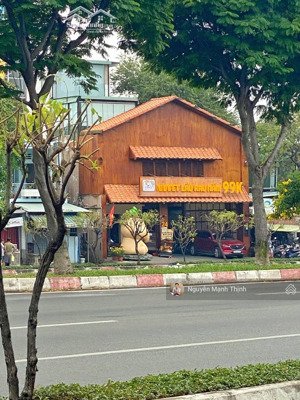 bán nhà mặt tiền phạm văn đồng, tphcm gần sân bay tsn: dt 550m2(11x50m). qhxd 2h+12 tầng