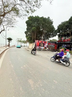 hiếm độc nhất bán gấp nhà mặt phố view hồ tây vỉa hè đá bóng dòng tiền 800 triệu/năm