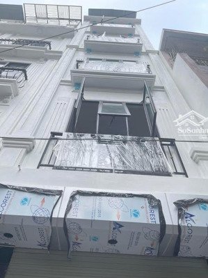 cần bán gấp căn nhà cách phố ẩm thực vũ lăng, ngũ hiệp, thanh trì, đúng 30m, có chỗ để xe riêng.