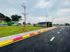 cần tiền gấp nên e bán lô đất chính chủ dt 100 m2 tại cổ đông sơn tâycăt lỗ cho ac hốt sớm