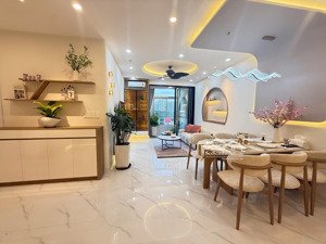 chào bán căn hộ sky garden 1 phú mỹ hưng , 91m2 , nội thất mới 100% , đ.phạm văn nghị, quận 7