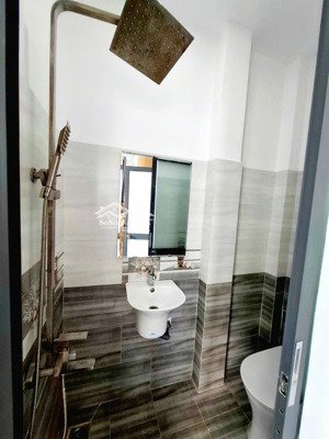 pass gấp nhà mới lạc long quân - dtsd 30m2 - hẻm ô tô hơn 6m, gần sân bay - nhỉnh 5 tỷ