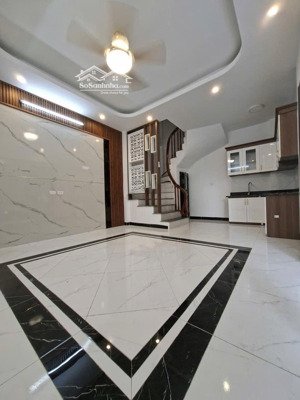 hàng hiếm bát khối long biên - nhà mới tinh-nội thất hiện đại- otô đỗ cổng - 100m ra cầu thanh trì