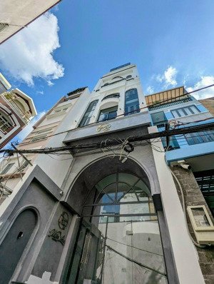 hạ gía bán nhanh ! mặt tiền hoa lan - phan xích long, phú nhuận. dt 4x16. hđt 50 triệu. gía 17,5 tỷ