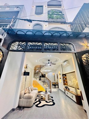 nhà xây mới 3pn ngay gần chợ thạch đà