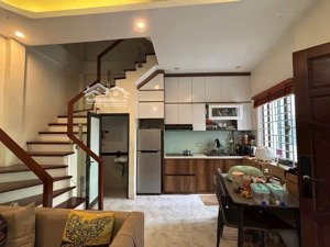 nhà đẹp vĩnh phúc -hoàng hoa thám 7,8 tỷ 32m - 5tầng gần phố lh 