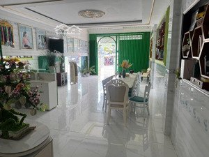 cần bán nhà mặt tiền kinh doanh ngay chợ tân phú, ngay bến xe