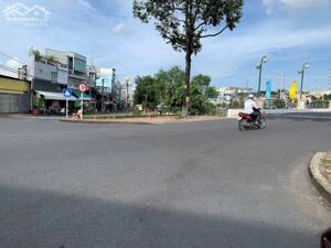 Cho thuê nhà mặt tiền ngay góc ngã tư đường đinh tiên hoàng