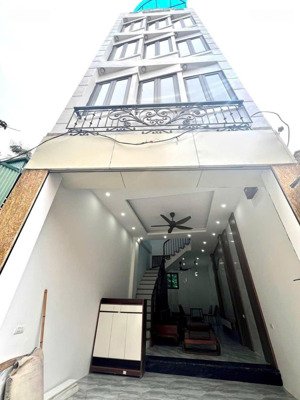 căn duy nhất còn sót lại tại quỳnh đô. vĩnh quỳnh 5 tầng. giá 6.3 tỷ ngõ trước nhà 2.5m.