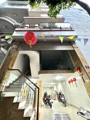 đáng sở hữu! toà building phố vip cầu giấy, 65m2 x 8 tầng, mt 5m, ôtô đỗ cửa, sát phố, kd văn phòng