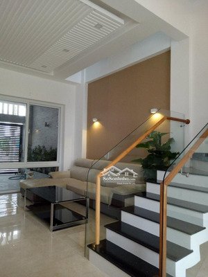 cho thuê nhà 3 tầng hiện đại tại nha trang vị trí đắc địa, lý tưởng cho chuyên gia & gia đình!