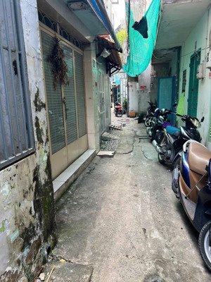 nhà hồ thành biên phường 4, quận 8, diện tích: 3.9m x 8.5m kết cấu: 1 lầu, 2 phòng ngủ, 2wc