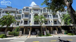 Chính chủ bán nhà phố The Classia, Đường Võ Chí công. Khu dân cư cao cấp.