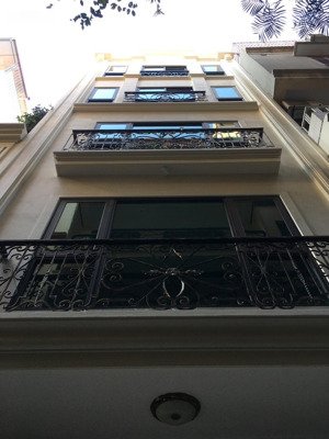 bán nhà mặt phố văn chương,đống đa vị trí kinh doanh 72 m2 x 7 tầng thang máy thông sàn giá 28,5 tỷ