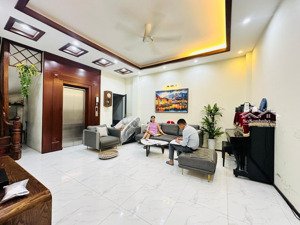 nhà 6 tầng thang máy gần ngã 3 tây, với ngõ 167, giá chỉ 15.5 tỷ