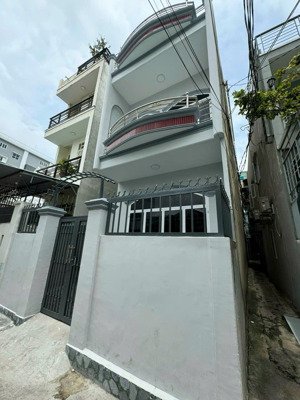 chính chủ cần bán gấp nhà 6*19m vuông, giá chỉ 8,3 tỷ, ngay đường lê đức thọ, p17 gò vấp, nhà mới.