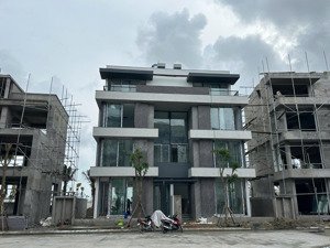 quỹ căn ngoại giao đẹp. căn biệt thự tứ lập 4 tầng đẹp nhất còn lại. view hồ và tthc mới. ngang 9m