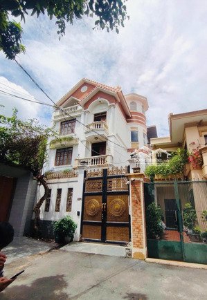 cho thuê biệt thự thảo điền riêng tư mang đậm phòng cách thiết kế châu âu giá chỉ 120 triệu