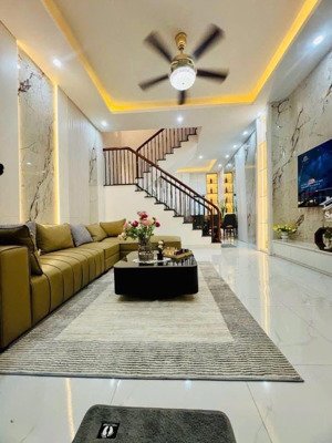 bán nhà trương định, ngay gần phố, ô tô tránh, đẹp long lanh, 45m giá 10,79tỷ