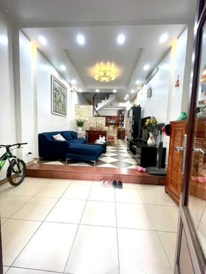 chính chủ gia đình cần bán gấp căn nhà phố nguyễn văn cừ dt 52m2, mt3.9m, 5 tầng, ô tô đỗ cửa