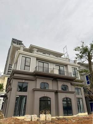 bán siêu biệt thự phố quảng trường eco central park, giá thỏa thuận, 180m2