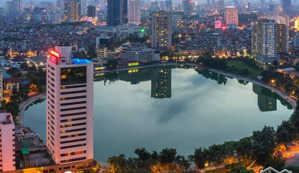 nhà 2t mặt ngõ giảng võ, kinh doanh, lô góc , ngõ thông đi bộ ra vin gallery 65m2 mt 10m 