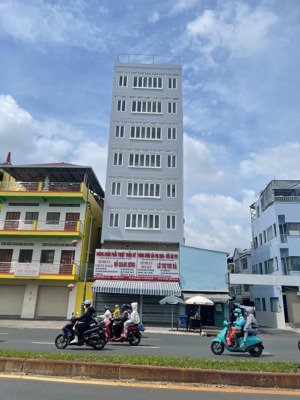 kẹt bank 50 tỷ bán 59 tỷ mt cộng hòa p.4 tân bình hầm 8 lầu (10x32m) hdt(350tr/tháng)