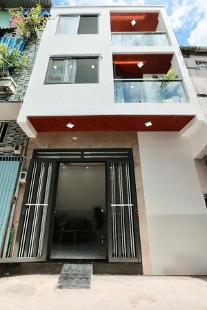 nhà đẹp, đường trước nhà rộng 6m, thuận tiện kinh doanh buôn bán, chỉ 3 tỷ 150. liên hệ 