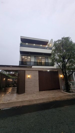 bàn nhà mặt tiền bùi tá hán ngang 8 dài 20 q2 - dt: 8 x 20m 3 tầng - hđt: 120tr/th - giá 32 tỷ