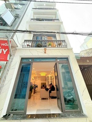 siêu hiếm cầu giấy 44m, 5 tầng,2 thoáng, ngõ nông - rộng, nhỉnh 11 tỷ, nhà mới dân xây đơn lập.