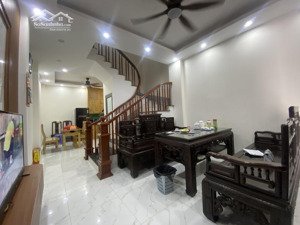 bán nhà lô góc tây sơn gần phố, tặng nội thất, 40m2, 4.2m mt, giá 8.5 tỷ