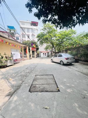 tái định cư lạc thị_ ngọc hồi: 90m, sẵn nhà xưởng, ô tô, 90m* 5 m ngang. giá nhỉnh 9 tỉ.