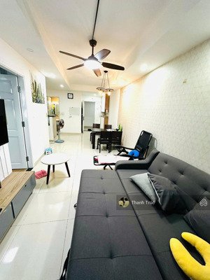 chủ nhà cần bán gấp cc melody residences q.tp - 70m2 - 2pn, 2wc- gía 1,98 tỷ