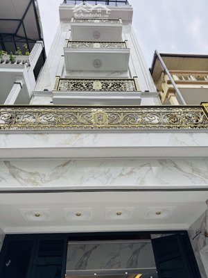 nhà ngõ 42 sài đồng- đường xe tải tránh- 7 tầng- thang máy nhập. dt:100m2,mt:5m. giá thương lượng.