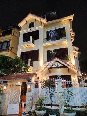 biệt thự mỹ đình - ngõ to hơn phố thông khắp mọi nơi lô góc cực đẹp - kinh doanh sầm uất ngày đêm