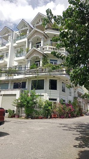 nhà 4 tầng đường 8m, ngang 5m, gần siêu thị emart, chợ gò vấp, khu đô thị cityland