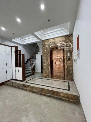 hoa hậu kim đồng 69,2m2 6 tầng thang máy giá 26 ,8tỷ mặt ô tô tránh đỗ cửa vào n