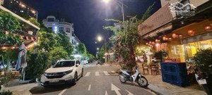 duy nhất 1 la casta 2 mặt đường lớn dt 84m2 5 tầng mt 5m. đẹp nhất. chỉ hơn 24 tỷ kinh doanh.