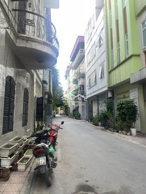 bán nhà nguyễn sơn long biên vị trí đắc địa đón cầu trần hưng đạo ô tô đỗ cửa chỉ 13 tỷ!