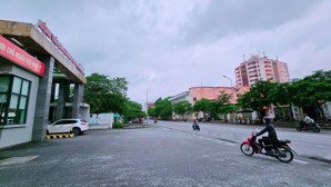 lô góc, ôtô tránh, vào nhà, cách mp chỉ 50m, kinh doanh đa dạng, cạnh bv phương đông đại học