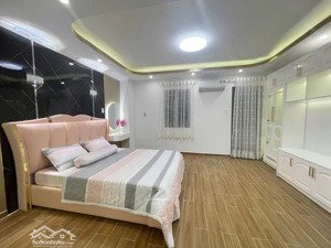 nhà phố đường dương cát lợi, thị trấn nhà bè, xe hơi ngủ trong nhà, hẻm lớn. full nội thất, nhỉnh 9