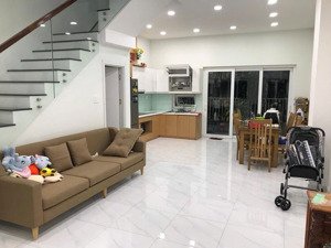 còn 1 căn nhà phố rẻ nhất khu rio vista - 10,450tr