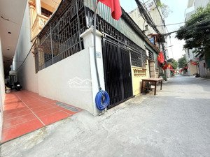 cần bán nhà 5 tầng: giang biên long biên dt30,5m nội thất đẹp về ở ngay. khu dân trí cao giá 5tỷ650