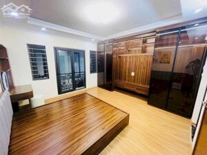 Bán nhà Trần Hữu Tước 35m2 nhà đẹp ngõ to rộng khu dân trí cao 6.8 tỷ