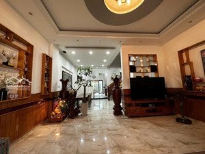 ngôi nhà 3 tầng mặt tiền đường 19/5 kdt vĩnh điềm trung nt nội thất gỗ tuyệt vời để vừa ở và kd
