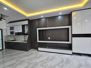 7,4 tỷ nhà ngọc lâm - gần cầu chương dương - đầy đủ nội thất ở luôn - 33m2