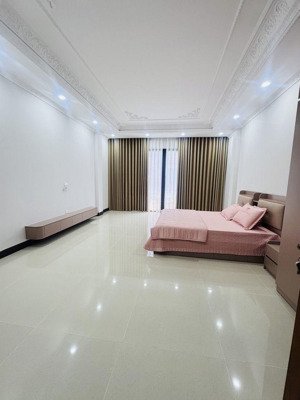 nhà mặt phố hoàng văn thái-lô góc-vỉa hè khủng-kinh doanh mãi đỉnh-50m2-5 tầng