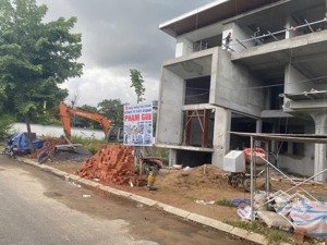 giá rẻ bất ngờ chính chủ kẹt tiền nên ra nhanh lại lô đất khu đảo nổi.
lô đất 3 mặt thoáng.