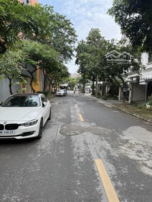 bán gấp lâu đài châu âu giữa lòng việt hưng đẹp như giấc mơ cổ tích!